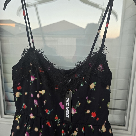 Steve Madden Yasmina V-Neck Lace-Trim Dress Sz Small Ruffle Hem New - Picture 7 of 16